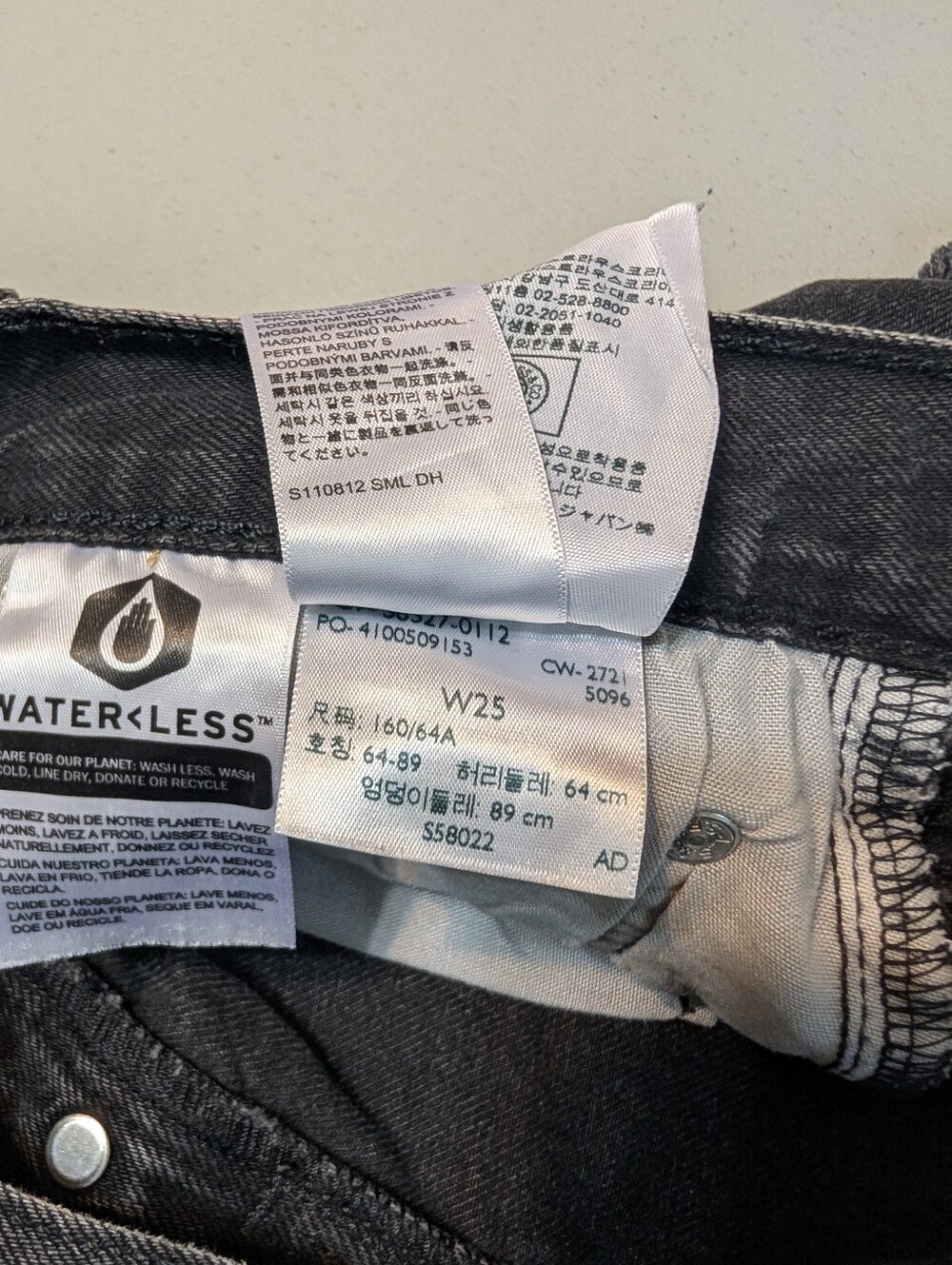 Levi's 501 black jean shorts, size 25 - Picture 8 of 8